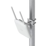 Ubiquiti U7-Pro-Outdoor Mastmontage mit robustem Aluminiumgehäuse und Wetterschutz