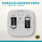 Weißer Ajax EN54 Indicator mit rot leuchtendem LED-Rahmen bei Feueralarm