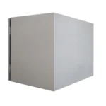 19"-Netzwerkschrank RESISTER PRO IP66 in lichtgrau RAL 7035, geschlossene Tür in Dreiviertelansicht mit fugenloser Stahlblech-Seitenwand
